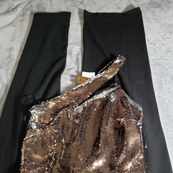 Alexia Admor 1-Shoulder Reversible Sequin Jumpsuit - Picture 7 of 8